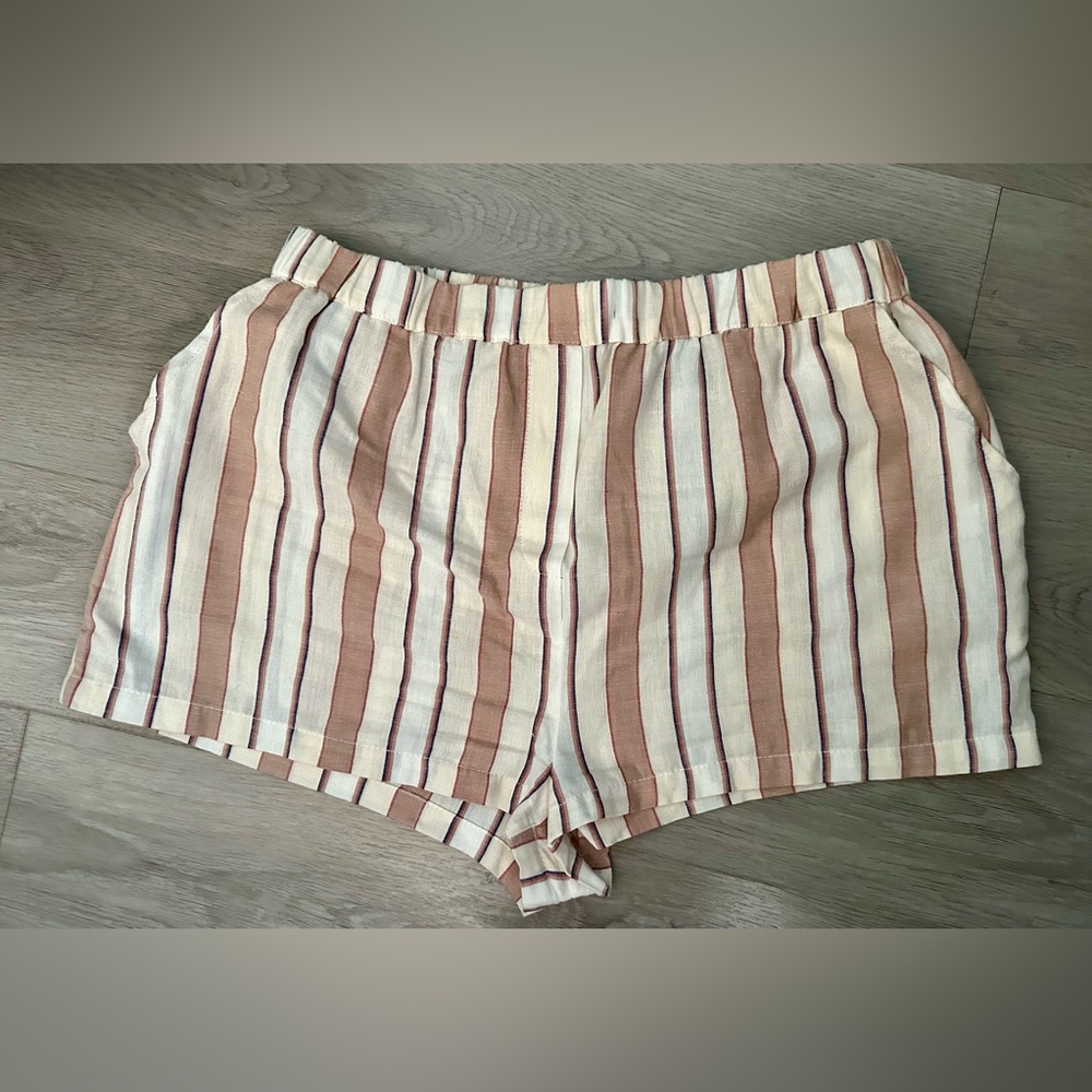 DESIGNED BY BILLABONG!!!!NWT LIGHTWEIGHT PULLON ELASTIC WAIST STRIP SHORTS.